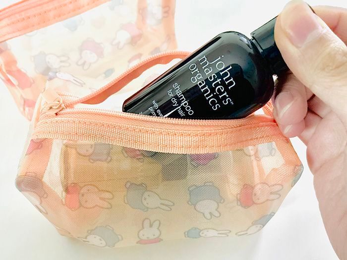 3点セットがパーフェクト！【50代・60代】春の旅行にピッタリの「吊り下げポーチ」を〈付録〉でゲット！ひとつあると重宝しますよ♪