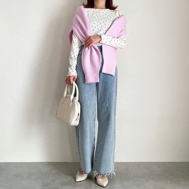 cocaクレープシャーリングパフスリーブトップスのデニムコーデ