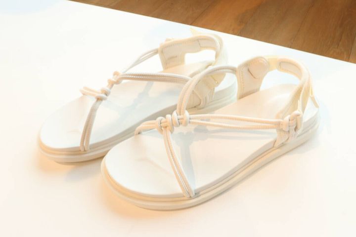 ユニクロシー2026年春夏ロープサンダル