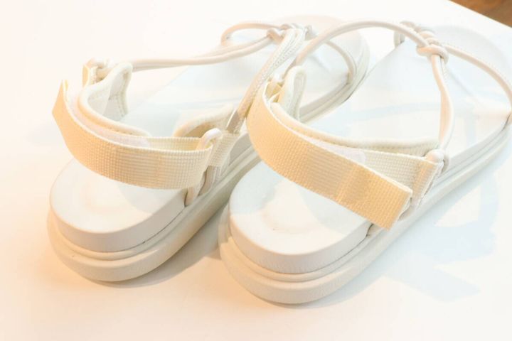 ユニクロシー2026年春夏ロープサンダルオフホワイト