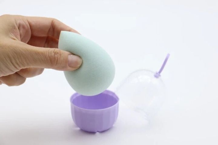 ダイソー メイクパフ（しずく型、ケース付）