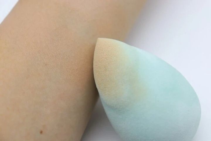 ダイソー メイクパフ（しずく型、ケース付） 使用例