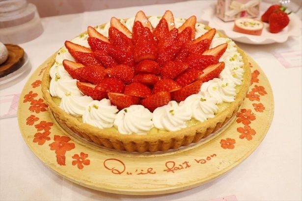 静岡県産“きらぴ香”とピスタチオのタルト(キル フェ ボン) テイクアウト ホール/25cm 1万5984円、1ピース 1598円、イートイン(ピース)1628円 ※2月15日(日)まで