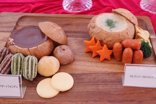 チョコレートのデザートフォンデュ(写真左、1600円)とゴルゴンゾーラのフォンデュ(写真右、1600円)