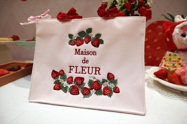 いちごフリルハンドル スクエアトートバッグ(Maison de FLEUR) 8800円