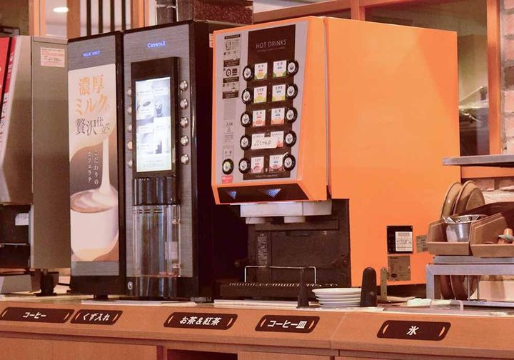 ドリンクバーで好きな飲み物を自由に楽しめます。