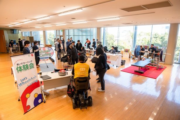 体験会イベント「パラスポーツ パーク」の様子 撮影＝北村康行