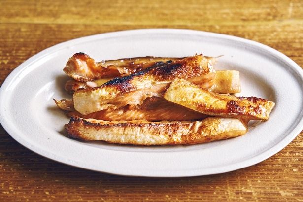 焼肉味の鮭ハラス (C)今井 真実／KADOKAWA