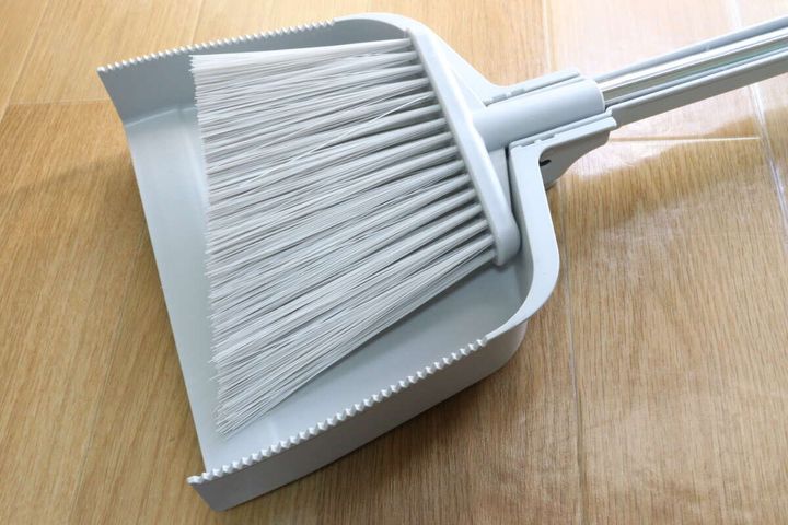 ダイソーの収納便利ほうきちりとりセット