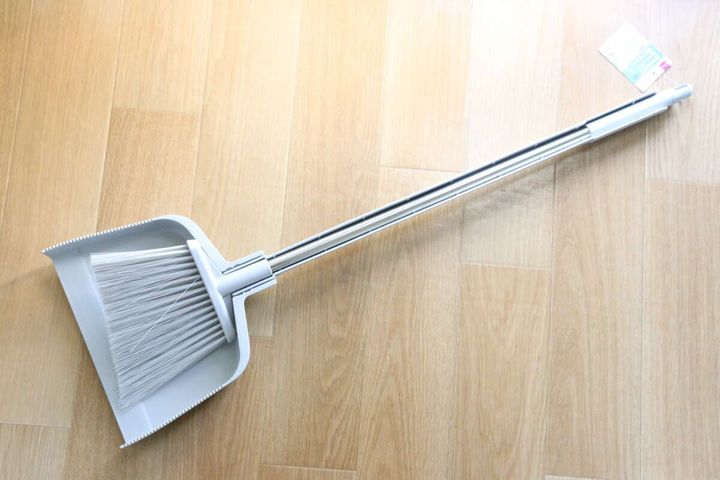 ダイソーの収納便利ほうきちりとりセット