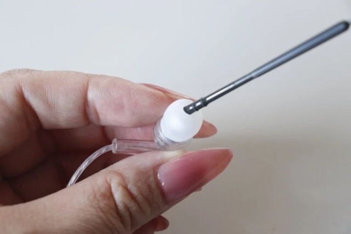 ダイソー 粘着式耳かきブラック20本入 使用例 掃除