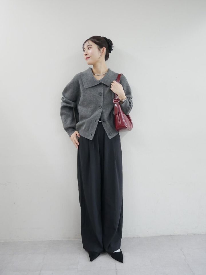2026大人女性ポロニットカーディガンモノトーンコーデ