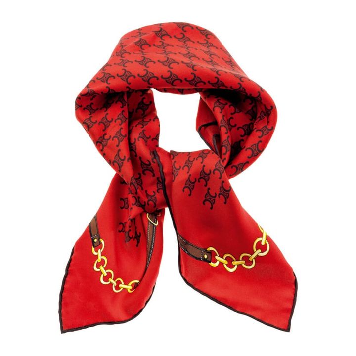 装いに映えるシルクスカーフ。［H55×W55］※予定価格（セリーヌ／セリーヌ ジャパン）