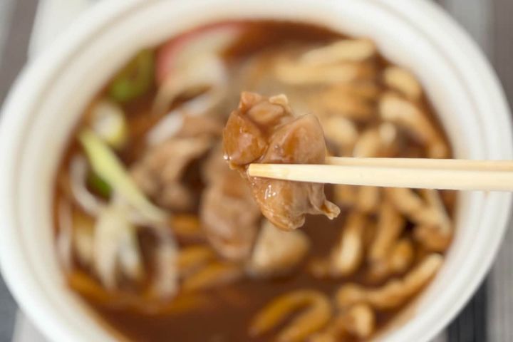 寒い日はこれで決まり！【ファミマ】のうどんは濃厚味噌がたまらん一杯