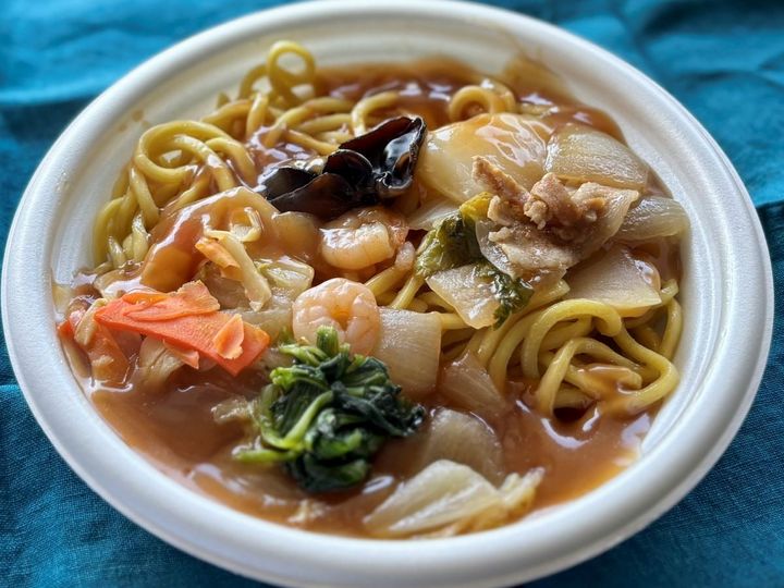 8種の具材で大満足！【ファミマ】有名チェーン店監修のあんかけ焼そばが再登場