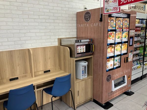 【東京都中央区】日本橋駅から徒歩4分の場所に「トモズ日本橋三丁目店」オープン！タニタカフェを設置