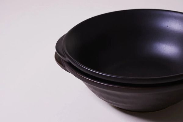 調理器具であり、最高の食器でもある“ズボラ”土鍋「KOKURYU」がクラファンに登場！