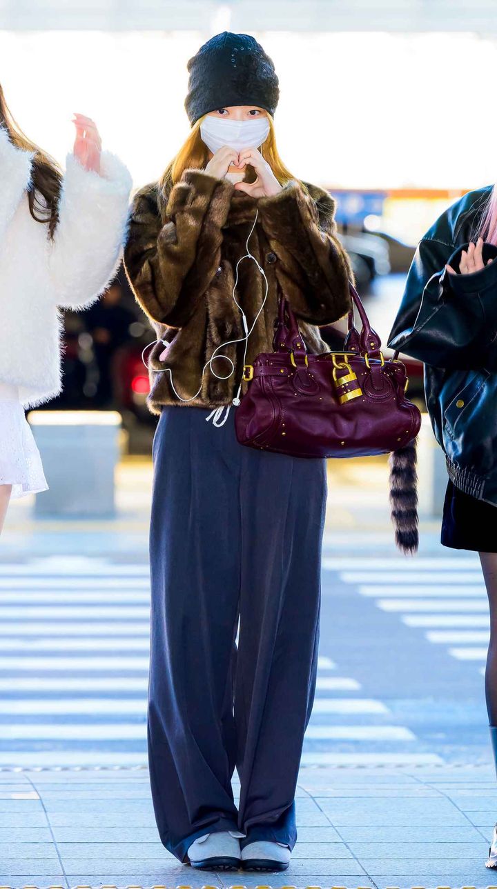 画像: ファーが彩るワンマイル・ラグジュアリー