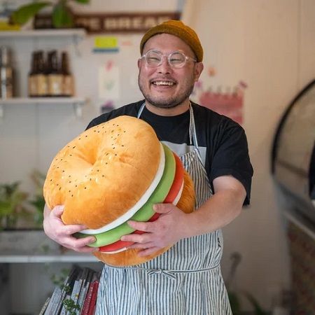 人気ベーカリーの看板パンを抱いて眠る！抱き枕「おやすみベーカリー」数量限定で発売