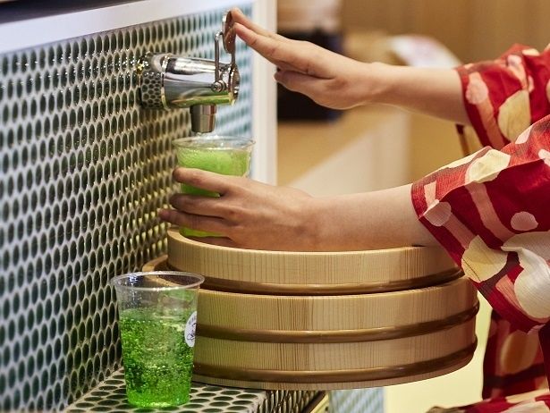 【写真】温泉蛇口からは、なんとメロンソーダが！