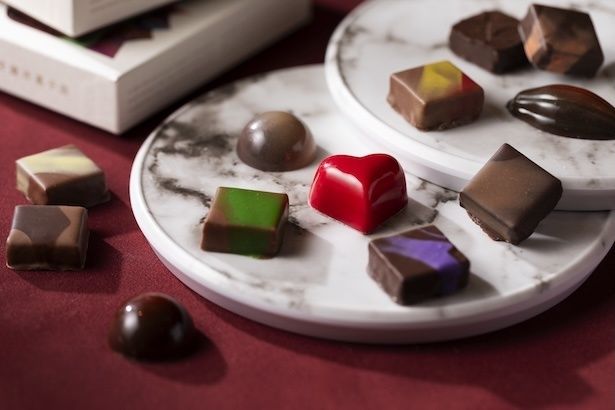 【写真】ショコラティエがこだわり抜いたチョコレートがラインナップ！「ボンボンショコラコンプリートBOX」(12個)※大丸東京店限定