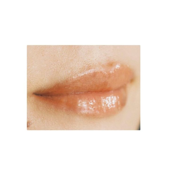 光とツヤで唇を品よくドレスアップ