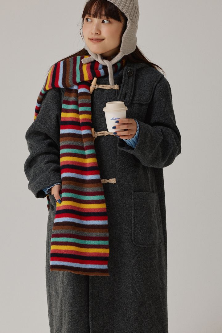 この冬の差し色はマルチボーダーのマフラーで。暗めのコートを華やかに【FUDGE FRIEND おしゃれさんの毎日コーディネート vol.646｜大島花菜】