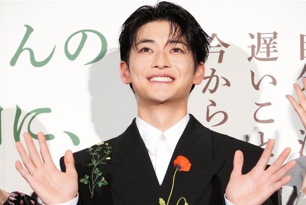 高橋文哉、「すごくうれしい1日」と笑顔