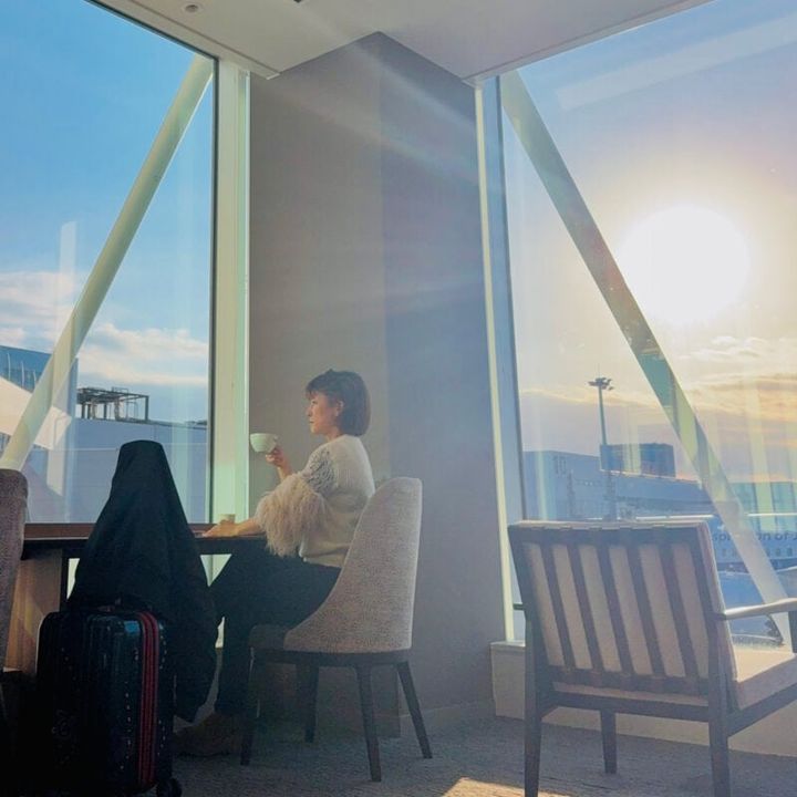 空港ラウンジでほっとひととき