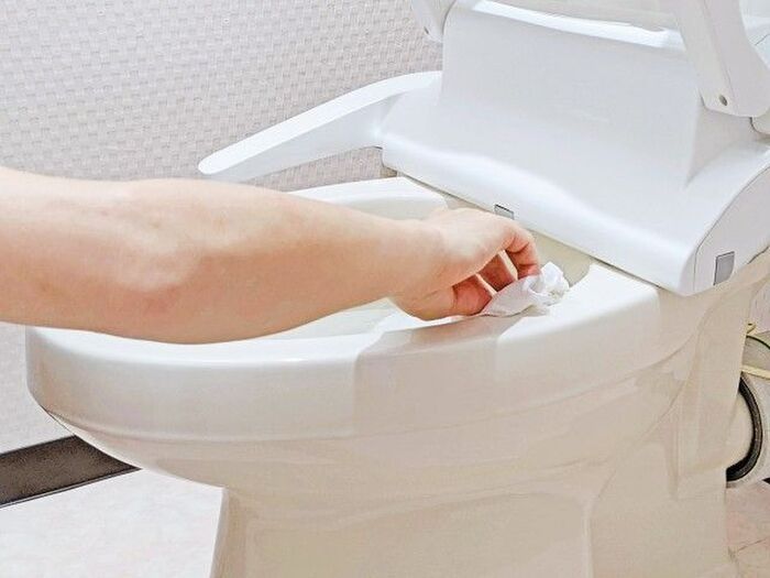 やっちゃダメ！！実は逆効果な「トイレ掃除」NG行動。どんどん汚くなっちゃいますよ…！
