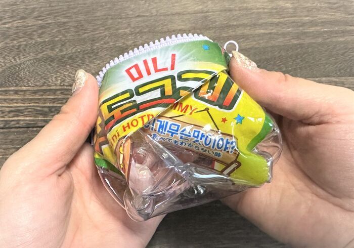 『お菓子袋×100均』で爆かわポーチが誕生♡縫わずに簡単に作れちゃいました！
