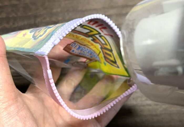 『お菓子袋×100均』で爆かわポーチが誕生♡縫わずに簡単に作れちゃいました！