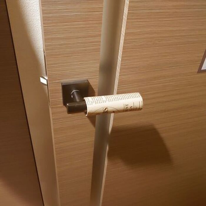 切り込みを入れるだけ！『トイレットペーパーの芯』が冬のお助けアイテムに早変わり♪