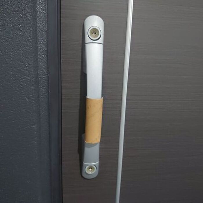 切り込みを入れるだけ！『トイレットペーパーの芯』が冬のお助けアイテムに早変わり♪