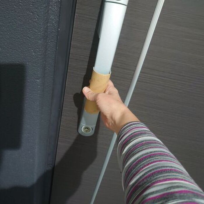 切り込みを入れるだけ！『トイレットペーパーの芯』が冬のお助けアイテムに早変わり♪