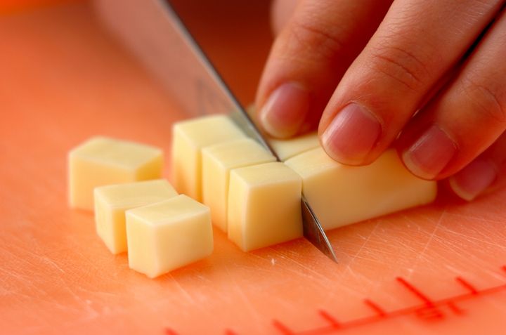 ソーセージとホウレン草入りオムレツの下準備3