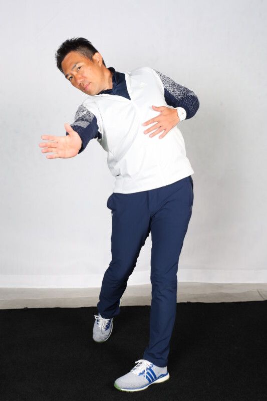 アイアンがうまくならない理由は「右手を使えてない」から！上達のヒントを解説