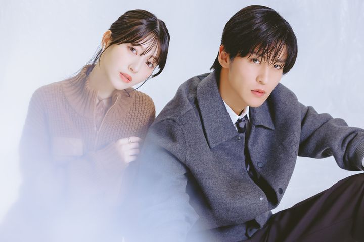 （左から）浜辺美波、目黒蓮 クランクイン！ 写真：山田健史 width=