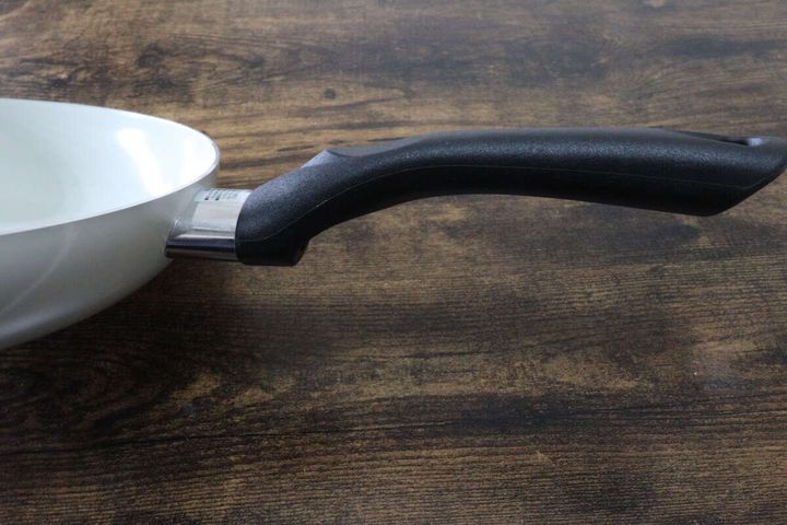 IH対応マーブル風コーティングフライパン26cm ハンドル部分