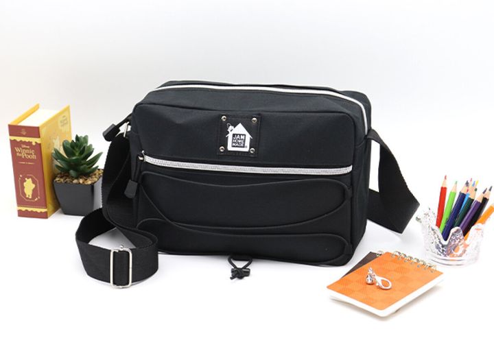 宝島社ムック付録のからあげクン ショルダーバッグ BOOK feat. JAM HOME MADE2