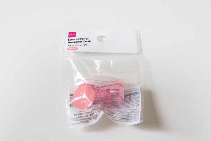 ダイソーのアイブロウシャープナー（楕円型）のパッケージ