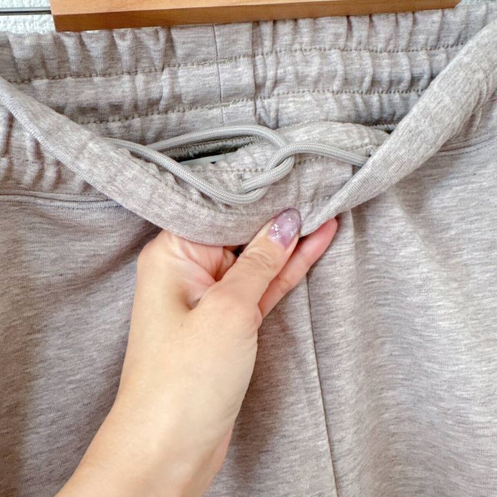 ユニクロスウェットワイドパンツのウエスト紐部分