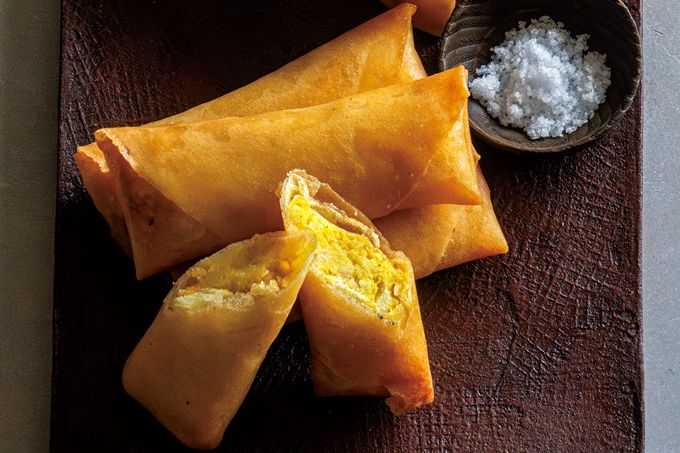 【おうち中華】カレーの香りがアクセント！「カレーポテサラの春巻き」の作り方の画像1