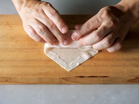 【おうち中華】カレーの香りがアクセント！「カレーポテサラの春巻き」の作り方の画像4