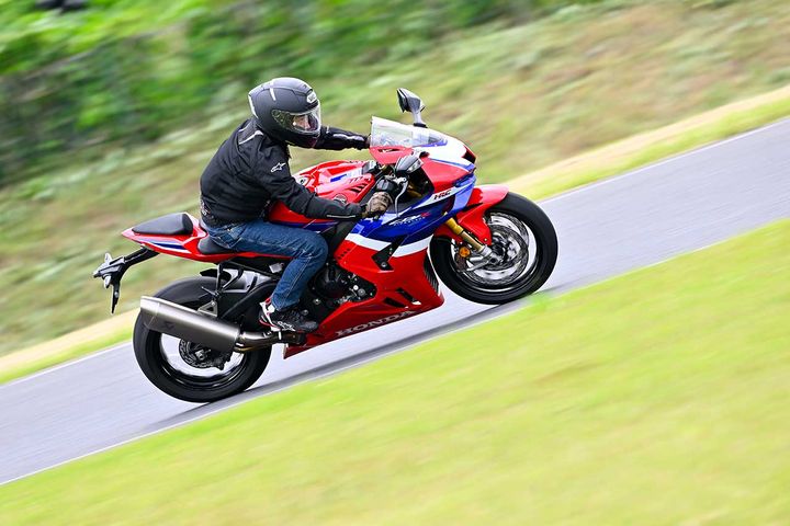 タンデム走行はわかることがたくさん！ 原田さんのリアブレーキ術を編集藤田が体験！