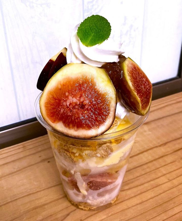 完熟いちじくパフェ1600円（季節、数量限定） ※生イチジクがない時期はイチジクコンポートに変更