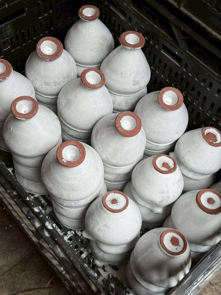 白釉の片口ゴブレット