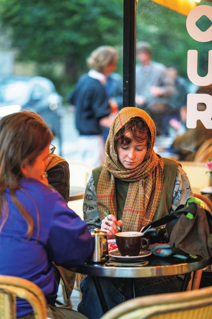 冬らしい、シックで大人っぽいコーディネートがトレンド！【パリジェンヌの一週間コーデ】