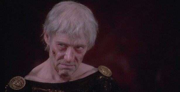 ピーター・オトゥールが暴君ティベリウスを演じる [c] 1979, 2023 PENTHOUSE FILMS INTERNATIONAL