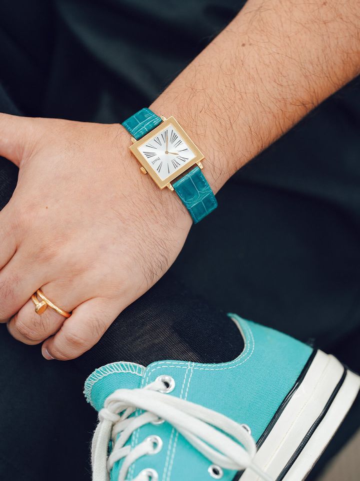 〈ピアジェ〉の1990年代製の角形時計